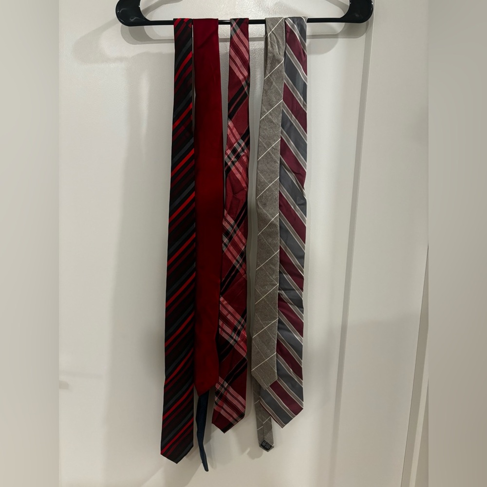Bundle of neck ties (5)